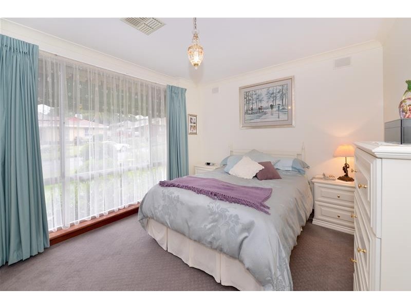 16 Amberly Drive, Happy Valley SA 5159