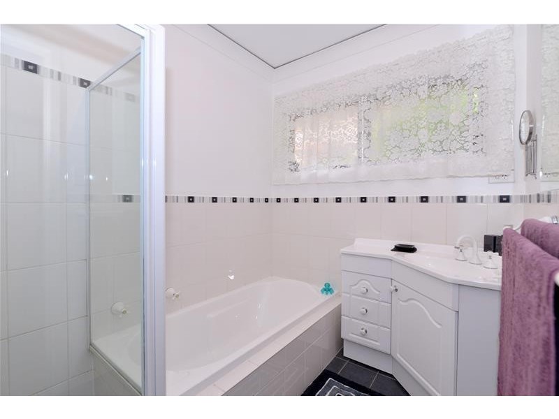 16 Amberly Drive, Happy Valley SA 5159