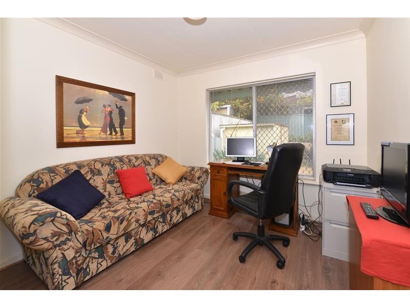 16 Amberly Drive, Happy Valley SA 5159