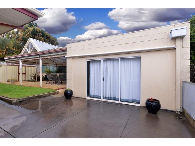 16 Amberly Drive, Happy Valley SA 5159
