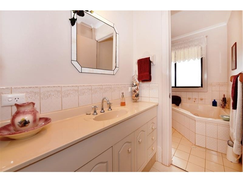 17 Romney Road, Happy Valley SA 5159