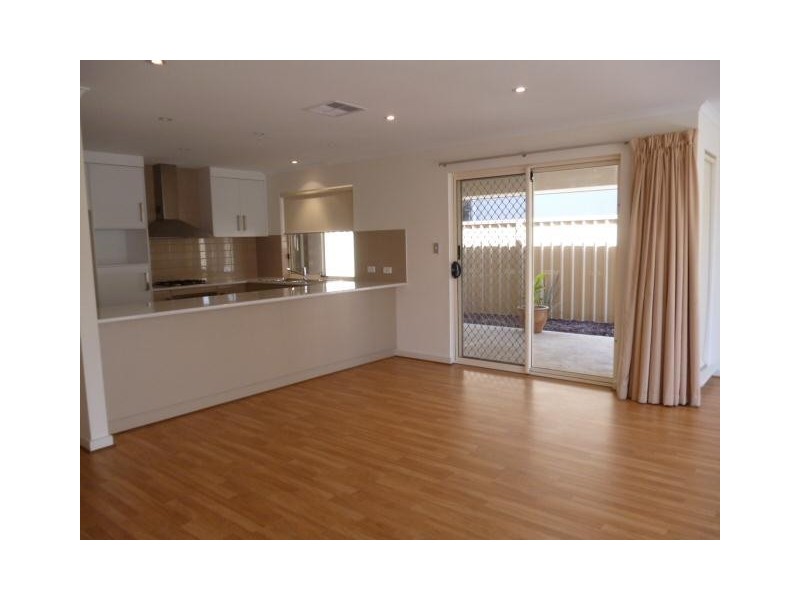 4 Burton Bank, Aldinga Beach SA 5173