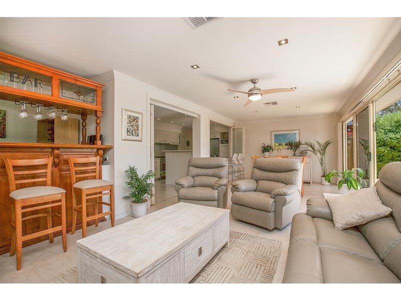 10 Sixth Avenue, Warradale SA 5046