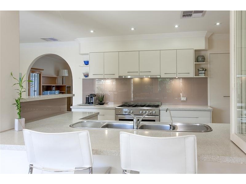 10 Sixth Avenue, Warradale SA 5046