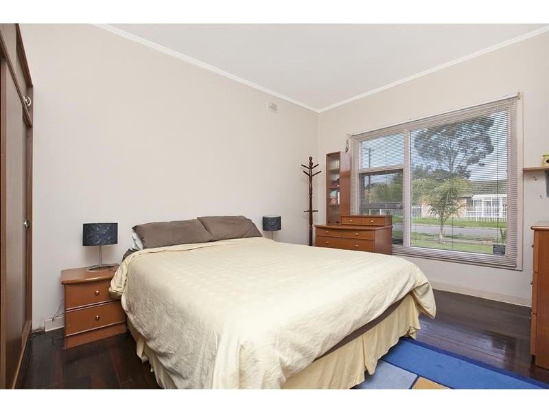 13 Parkwood Grove, Mitchell Park SA 5043