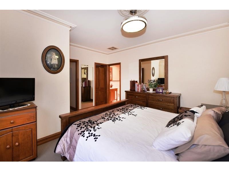 32 Sandalwood Crescent, Flagstaff Hill SA 5159