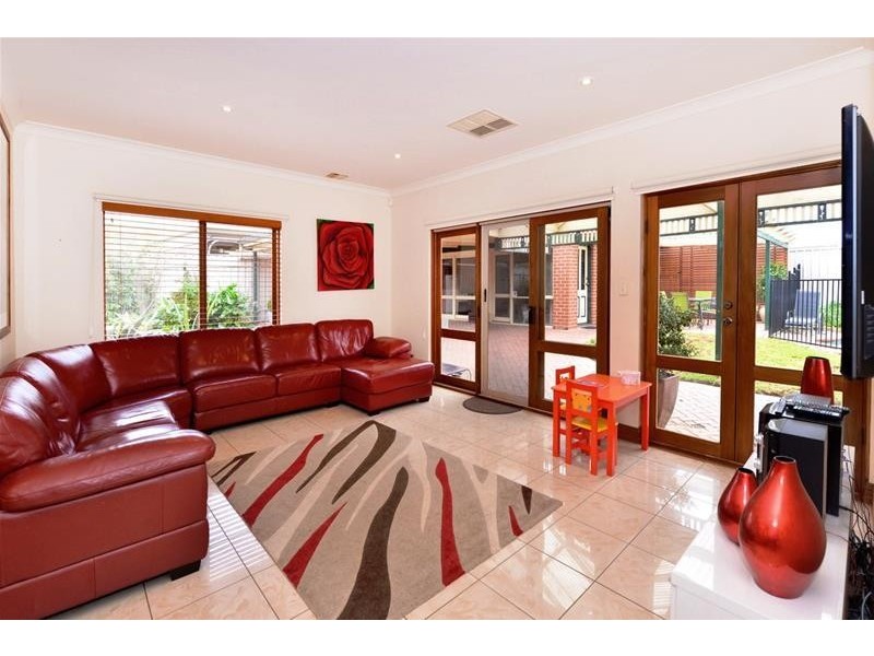 32 Sandalwood Crescent, Flagstaff Hill SA 5159