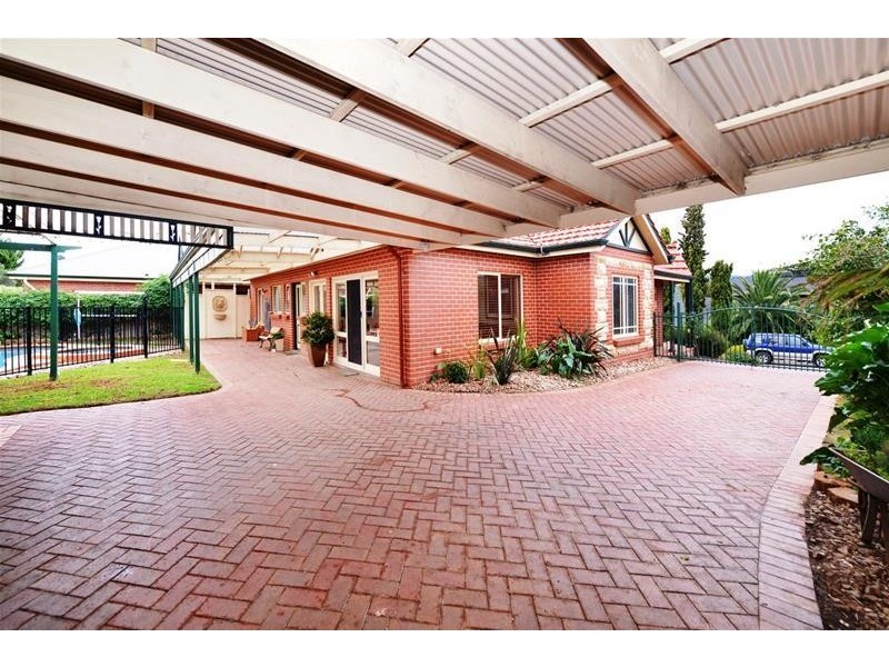 32 Sandalwood Crescent, Flagstaff Hill SA 5159