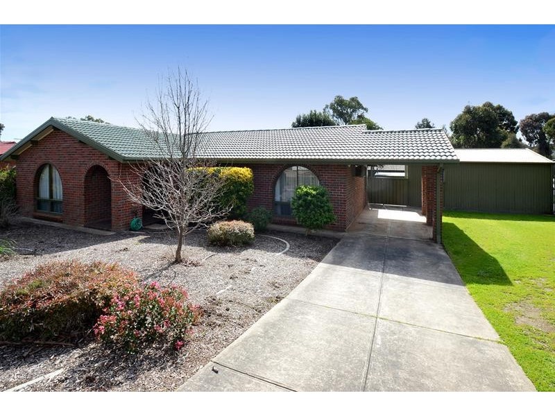 2 Gundowringa Avenue, Happy Valley SA 5159