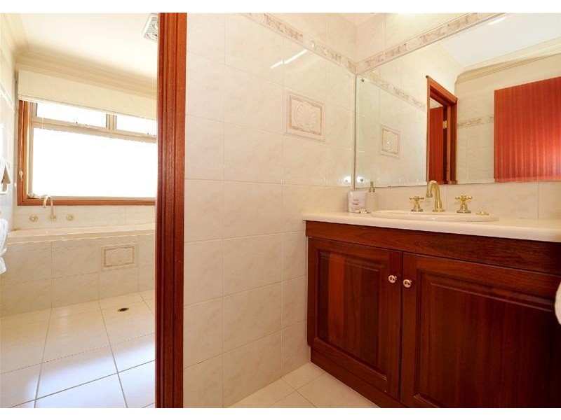 3 McLaren Court, Torrens Park SA 5062