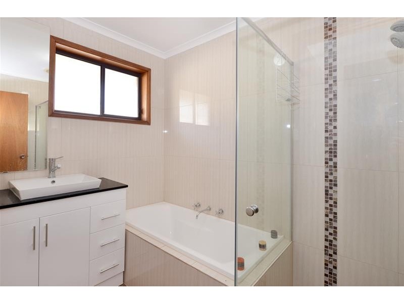 5 Keith Court, Woodcroft SA 5162