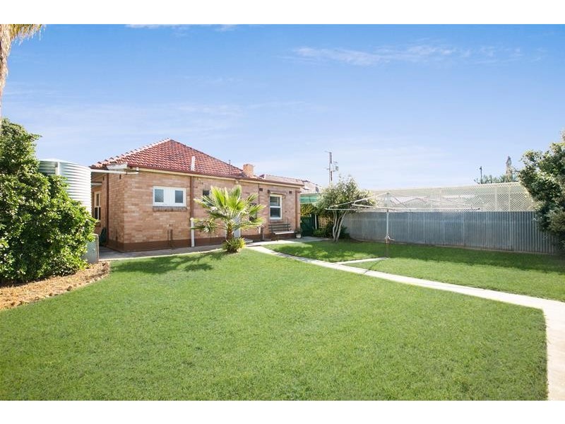 4 Gurrs Road, Seaton SA 5023