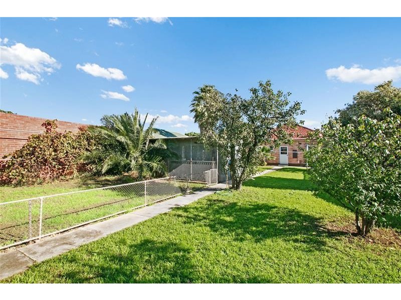 4 Gurrs Road, Seaton SA 5023