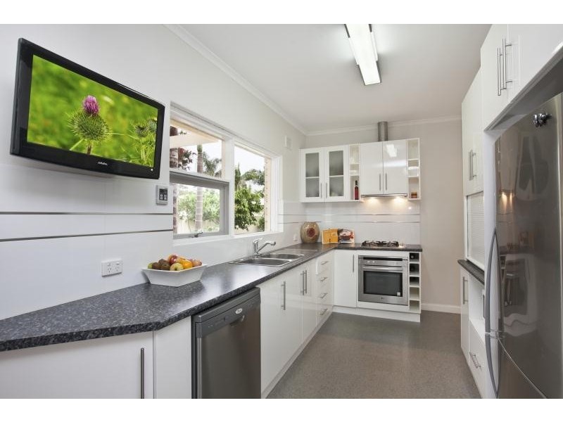 2 Tora Court, Park Holme SA 5043