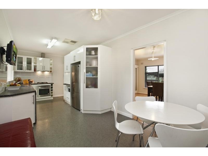 2 Tora Court, Park Holme SA 5043