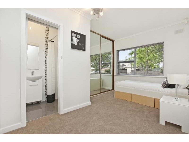 2 Tora Court, Park Holme SA 5043