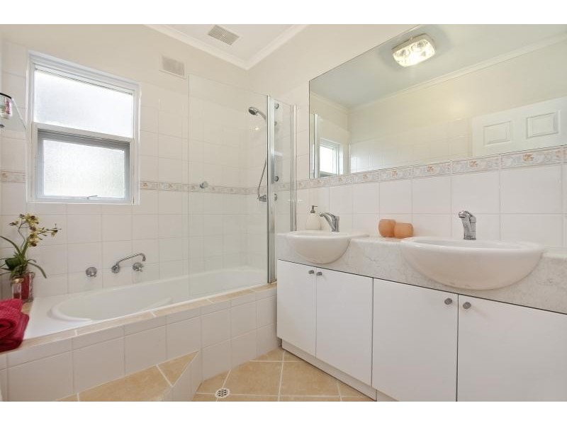 2 Tora Court, Park Holme SA 5043