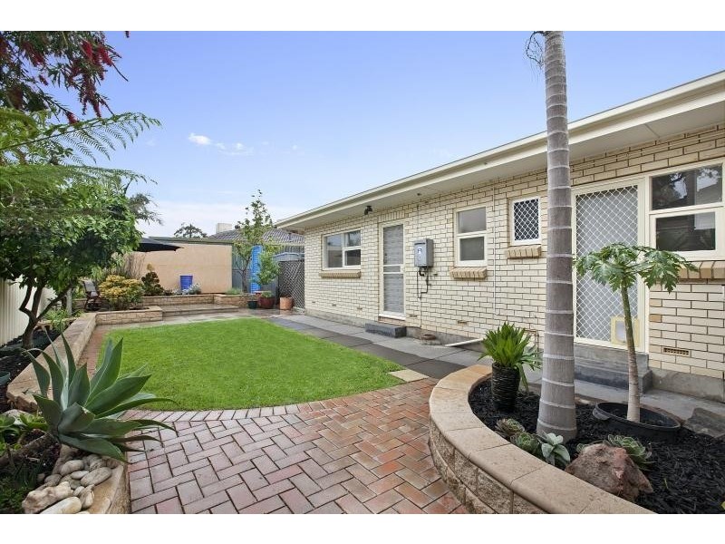 2 Tora Court, Park Holme SA 5043