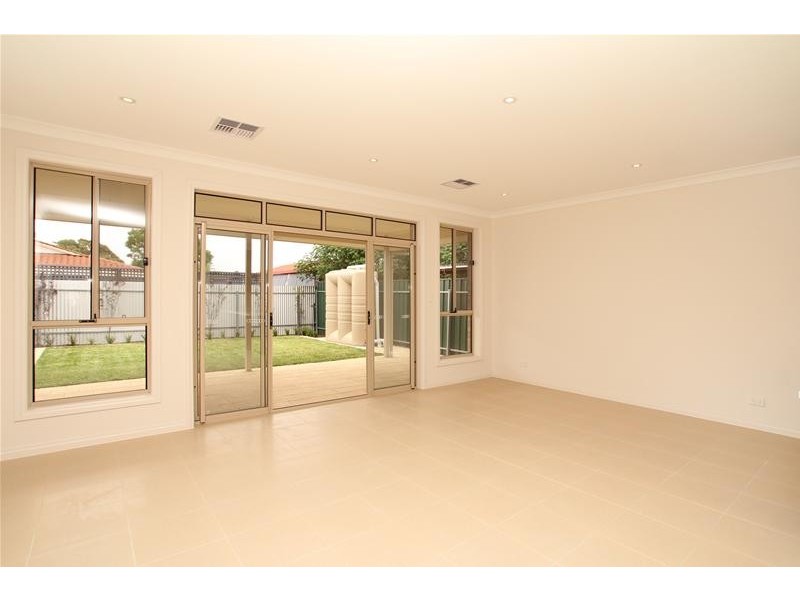 10 Parkwood Grove, Mitchell Park SA 5043