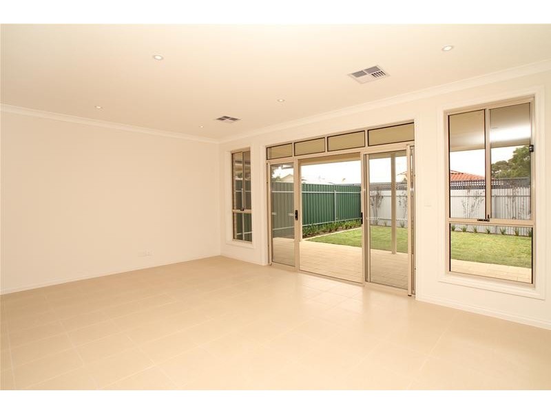 10 Parkwood Grove, Mitchell Park SA 5043