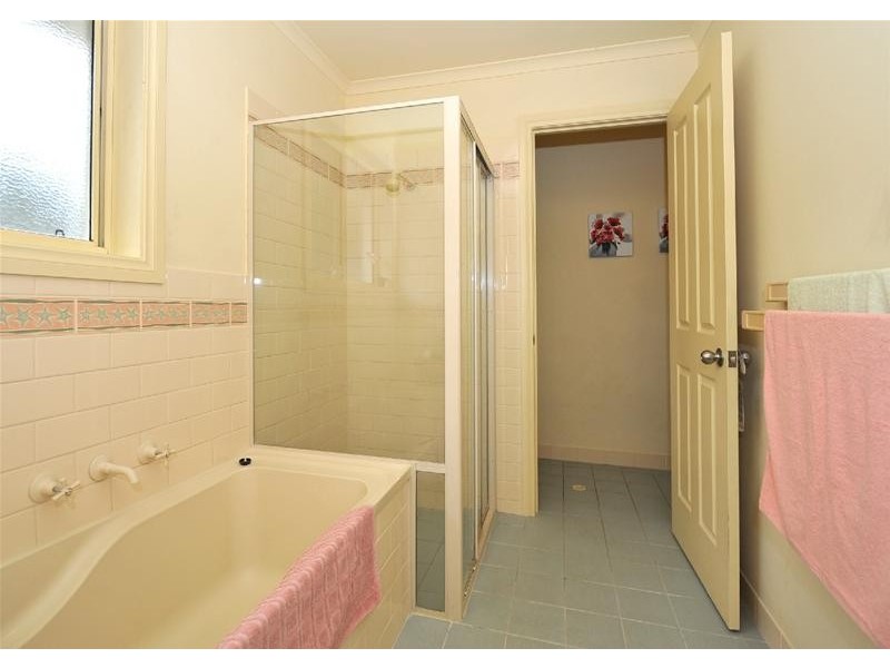 6 Warburton Drive, Woodcroft SA 5162