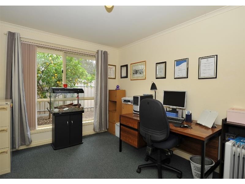 6 Warburton Drive, Woodcroft SA 5162