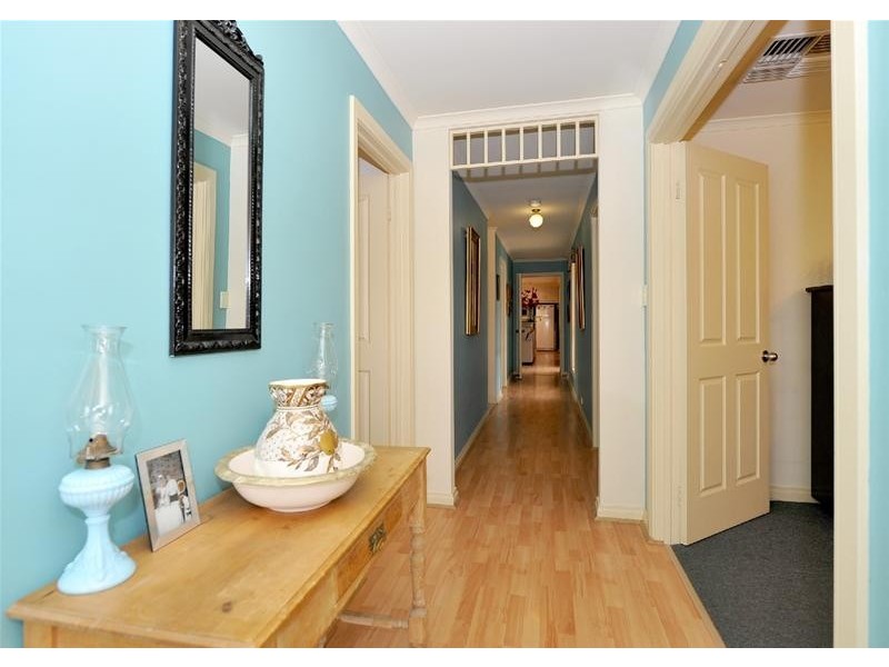 6 Warburton Drive, Woodcroft SA 5162