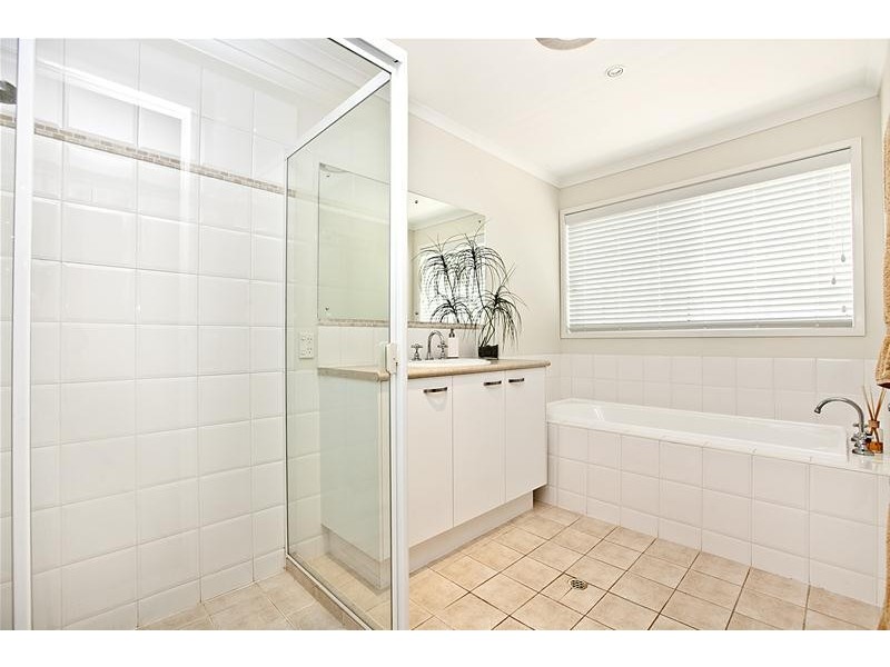 3 Pinnacle Crescent, Flagstaff Hill SA 5159