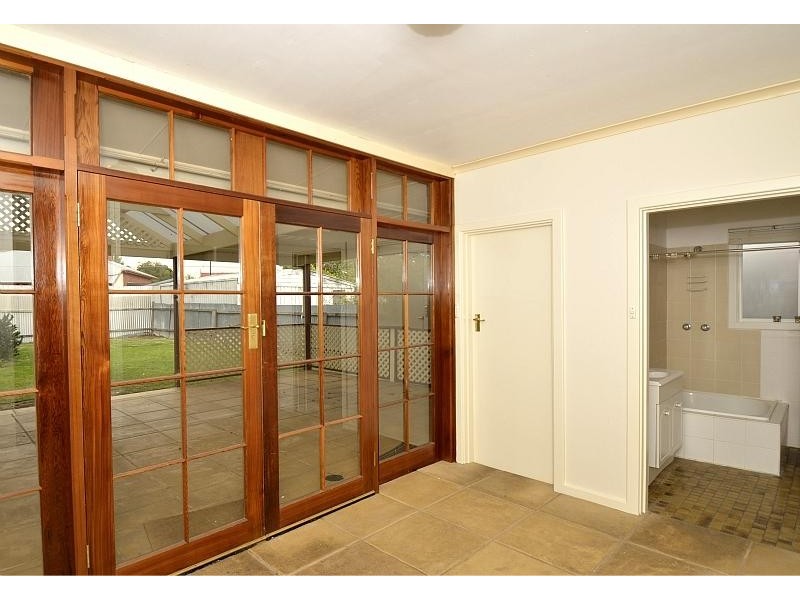 16 Nottingham Crescent, Glandore SA 5037