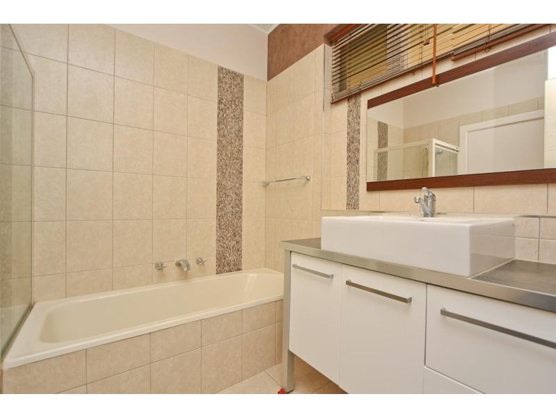 9/1a Olive Street, Glenelg SA 5045