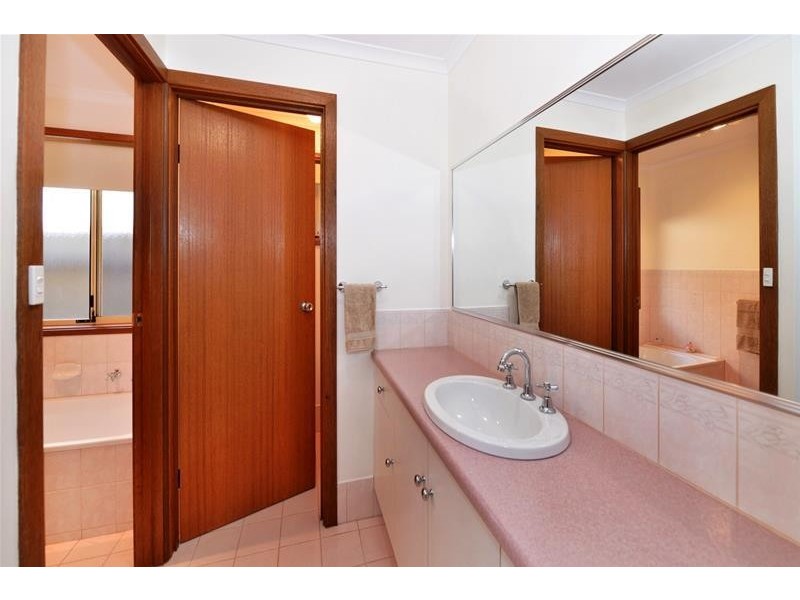 6 Hartog Street, Woodcroft SA 5162