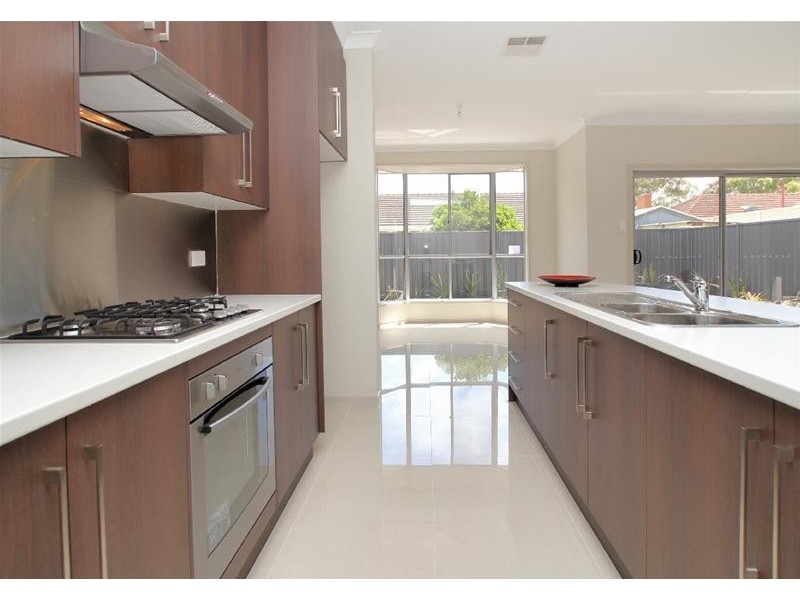 18 Thorne Crescent, Mitchell Park SA 5043