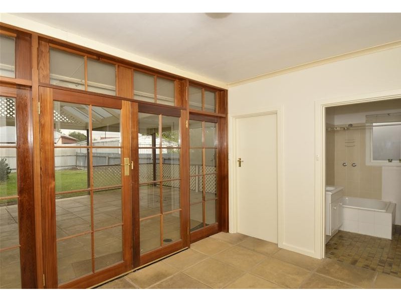 16 Nottingham Crescent, Glandore SA 5037