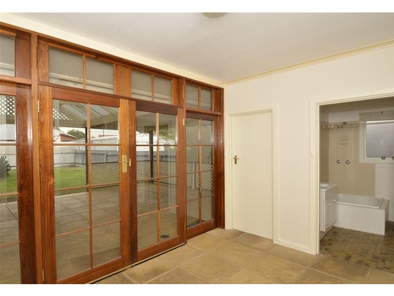 16 Nottingham Crescent, Glandore SA 5037