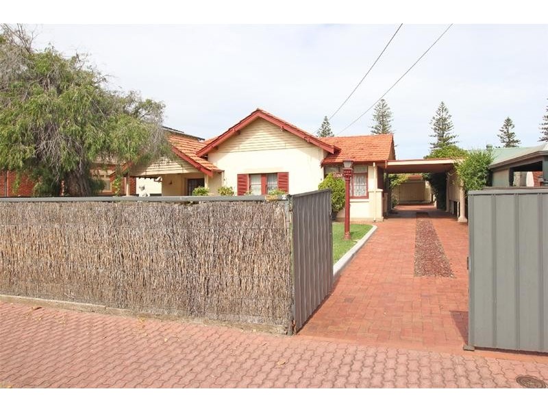 2 Giles Avenue, Glenelg SA 5045