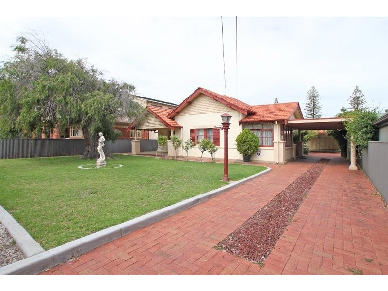 2 Giles Avenue, Glenelg SA 5045