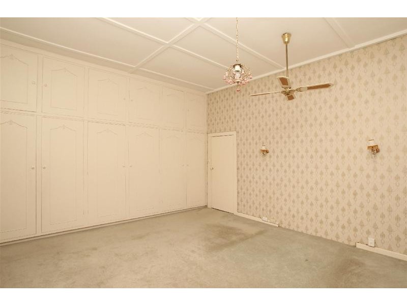 2 Giles Avenue, Glenelg SA 5045