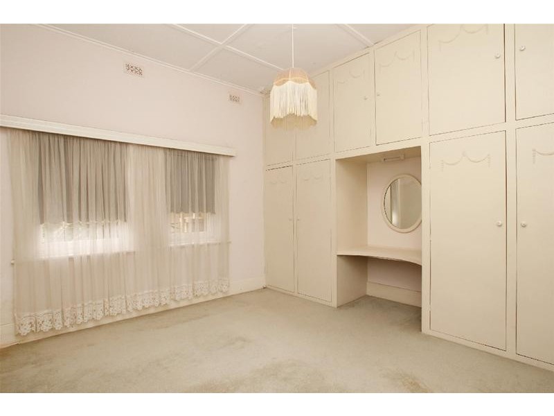 2 Giles Avenue, Glenelg SA 5045