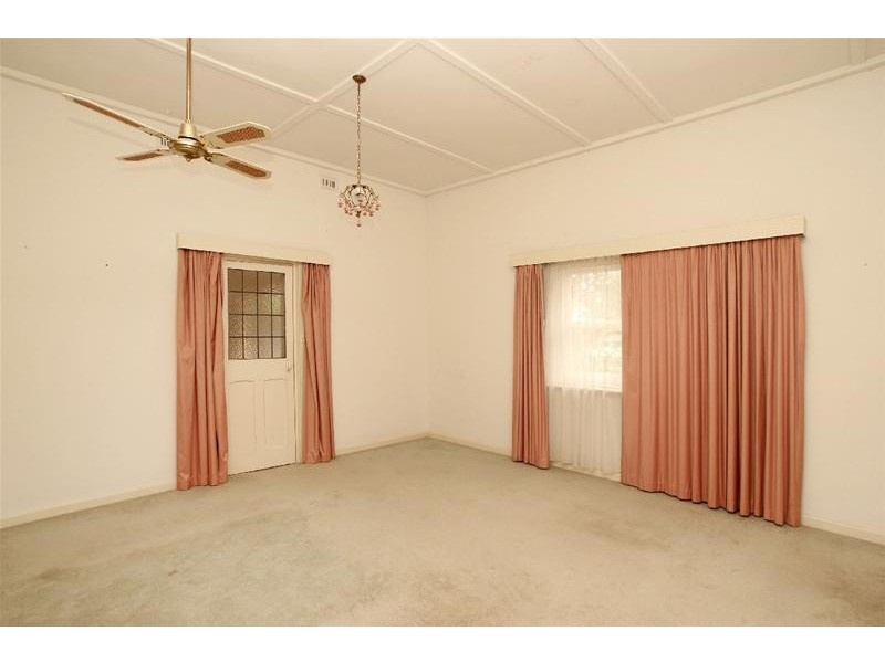 2 Giles Avenue, Glenelg SA 5045