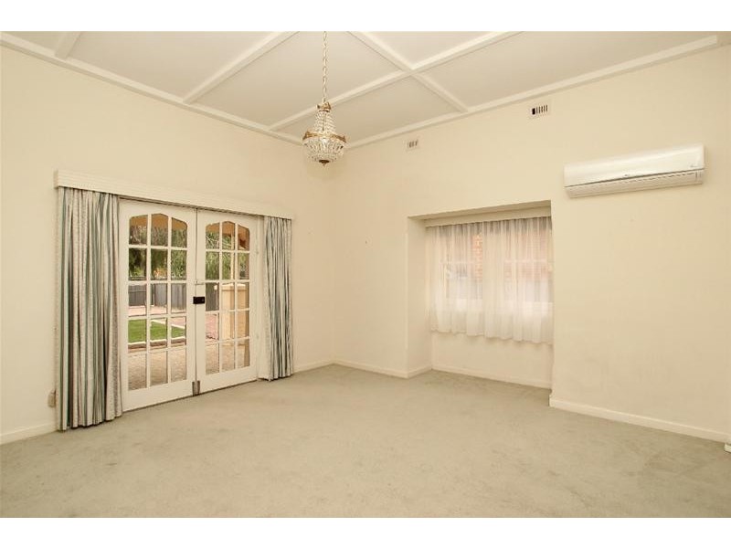 2 Giles Avenue, Glenelg SA 5045