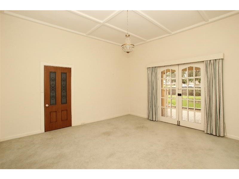 2 Giles Avenue, Glenelg SA 5045