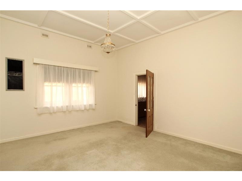 2 Giles Avenue, Glenelg SA 5045