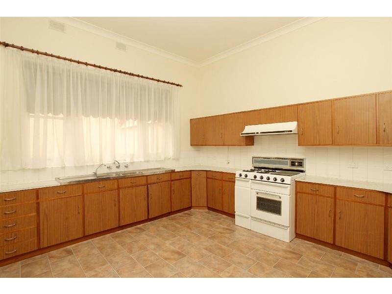 2 Giles Avenue, Glenelg SA 5045