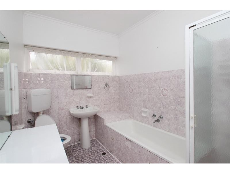 2 Giles Avenue, Glenelg SA 5045