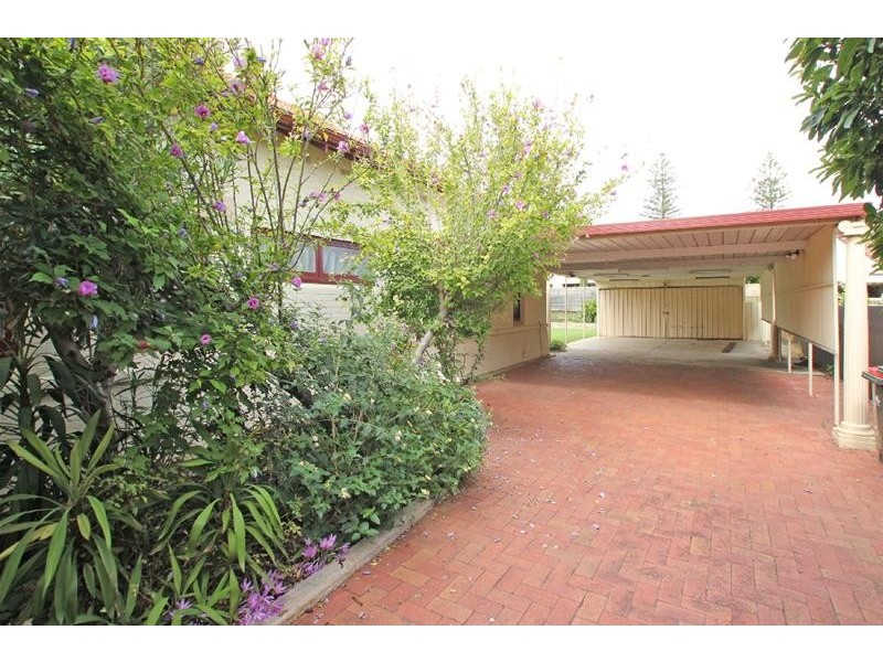 2 Giles Avenue, Glenelg SA 5045