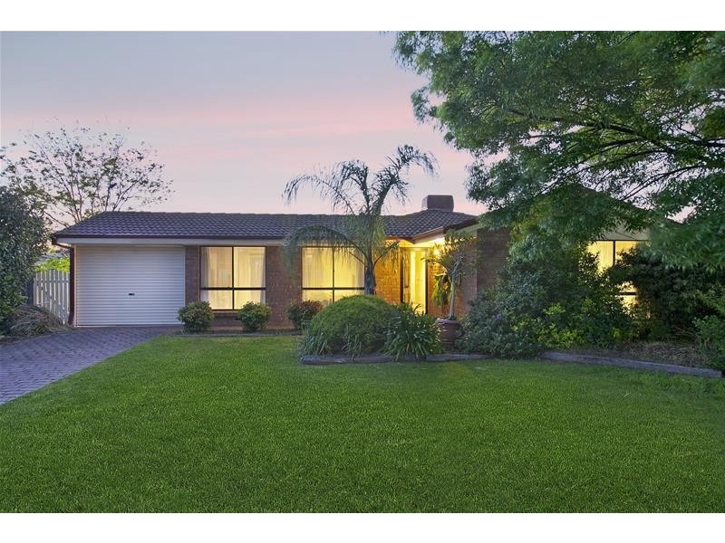 4 Scullin Crescent, Trott Park SA 5158