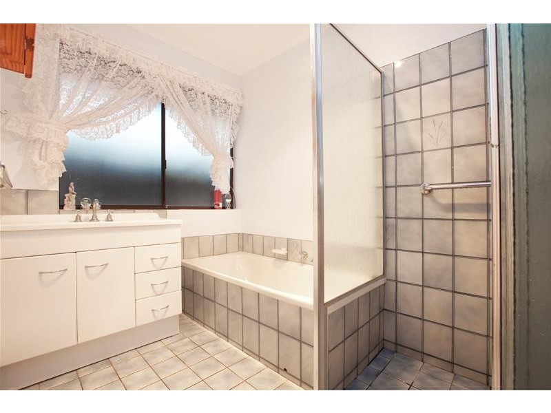 4 Scullin Crescent, Trott Park SA 5158