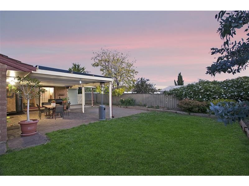 4 Scullin Crescent, Trott Park SA 5158