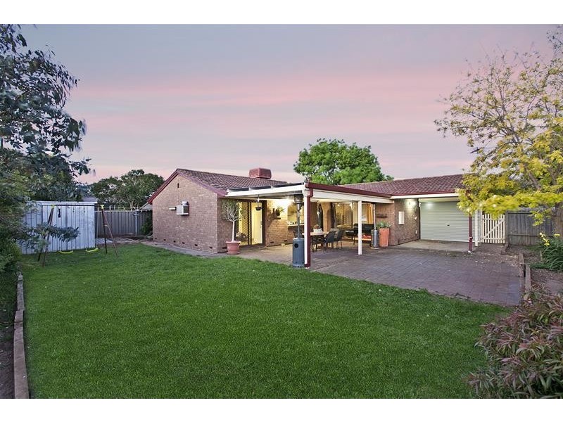4 Scullin Crescent, Trott Park SA 5158