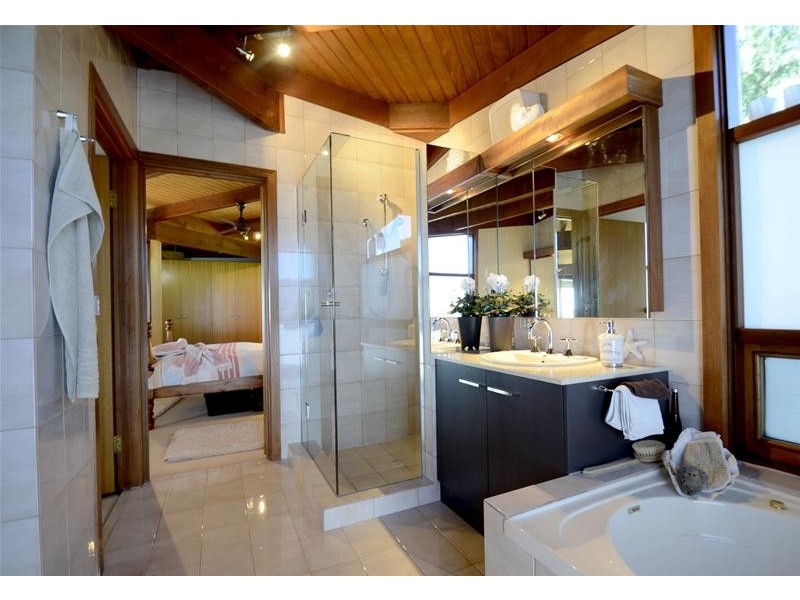 2 Caralue Road, Marino SA 5049